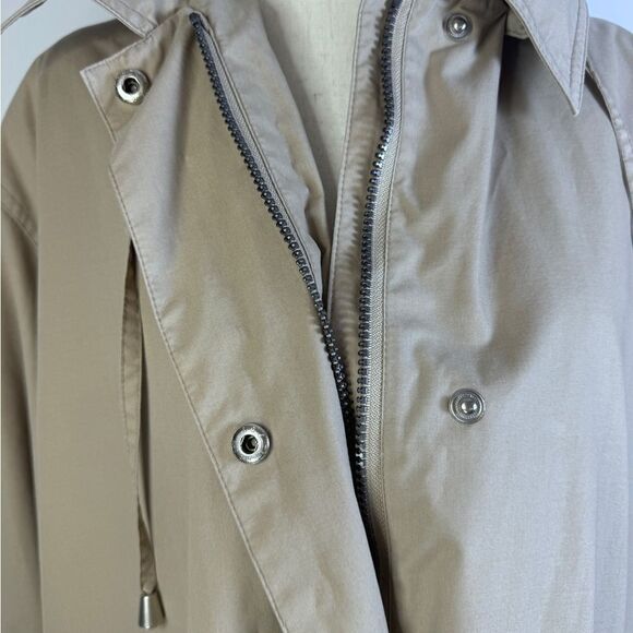 London Fog Classic Trench Coat Camel / Beige Color in Size Large - Picture 3 of 10